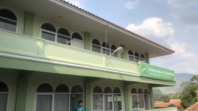 Sekolah-Tinggi-Agama-Islam-Al-Falah-678x381-1