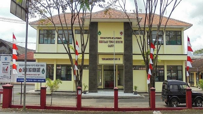 Sekolah-Tinggi-Hukum-Garut-678x381-1